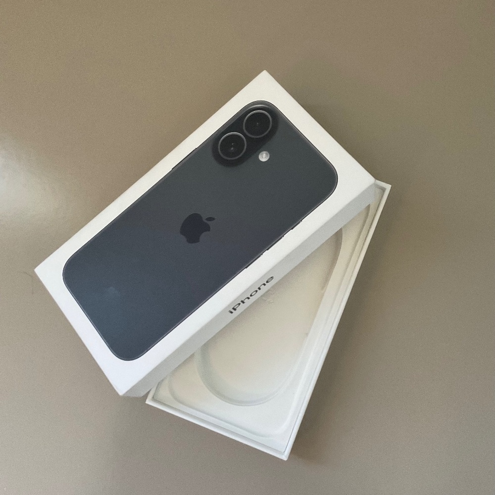 Apple IPhone 17 box